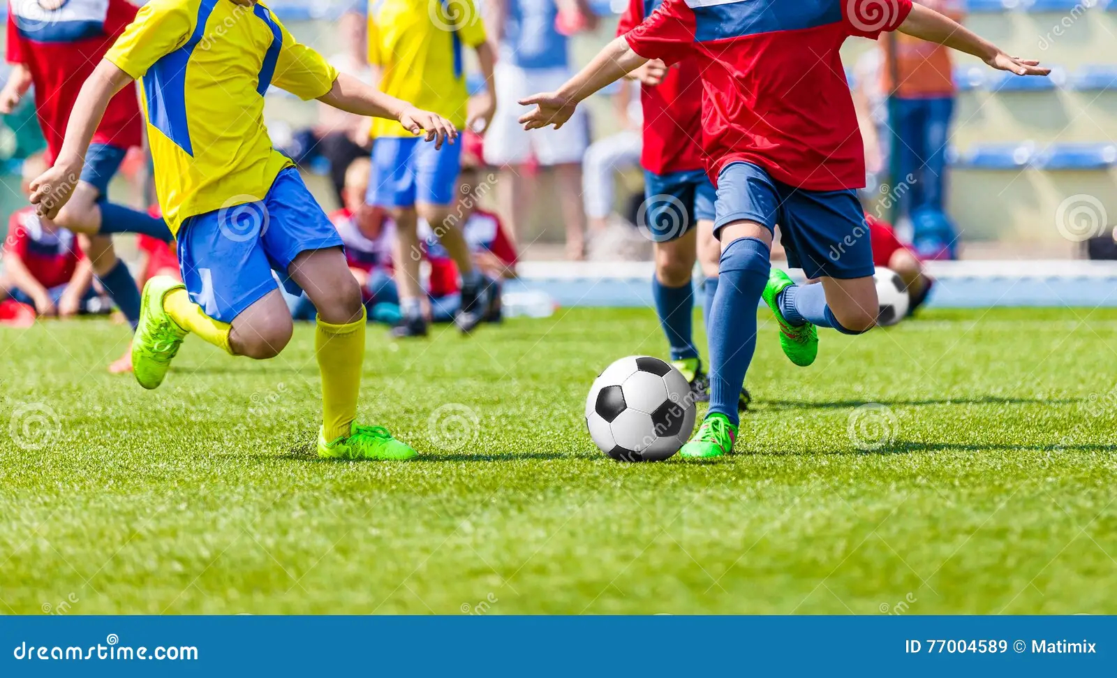 澳超战报：科斯格罗夫双响，九人奥克兰FC2-1惠灵顿凤凰